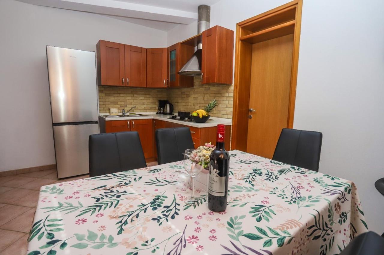 Apartment Nina With Private Pool Nova Vas  Екстер'єр фото