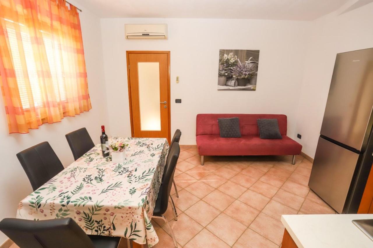 Apartment Nina With Private Pool Nova Vas  Екстер'єр фото