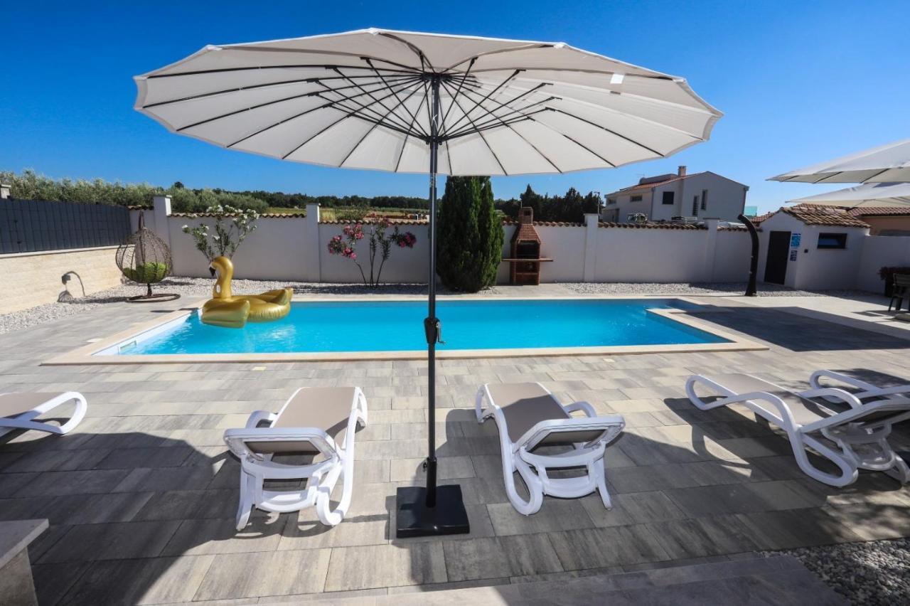 Apartment Nina With Private Pool Nova Vas  Екстер'єр фото