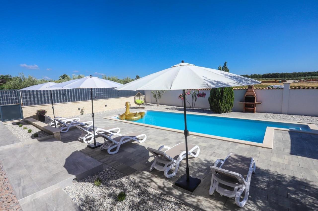 Apartment Nina With Private Pool Nova Vas  Екстер'єр фото